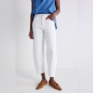 NWOT - THE ULTIMATE BARREL LEG JEANS 2.0